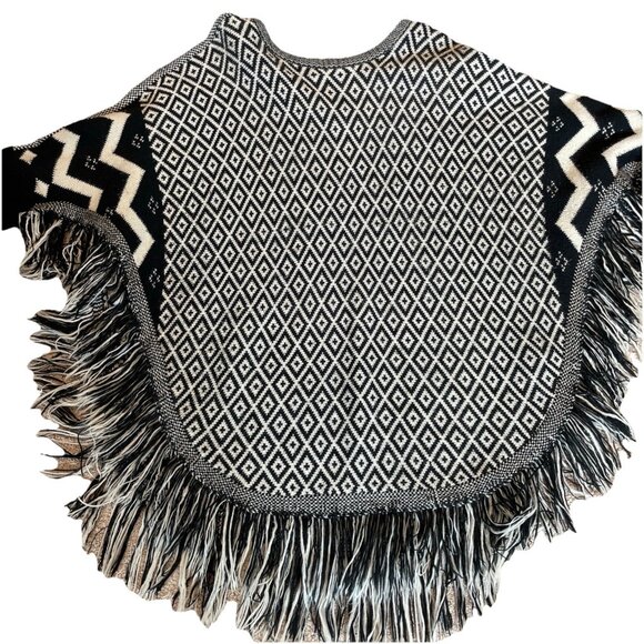 Artisan NY Knit Poncho Cape Sweater Womens 2X Fringe Black Geometric Boho Hippie - Picture 1 of 11